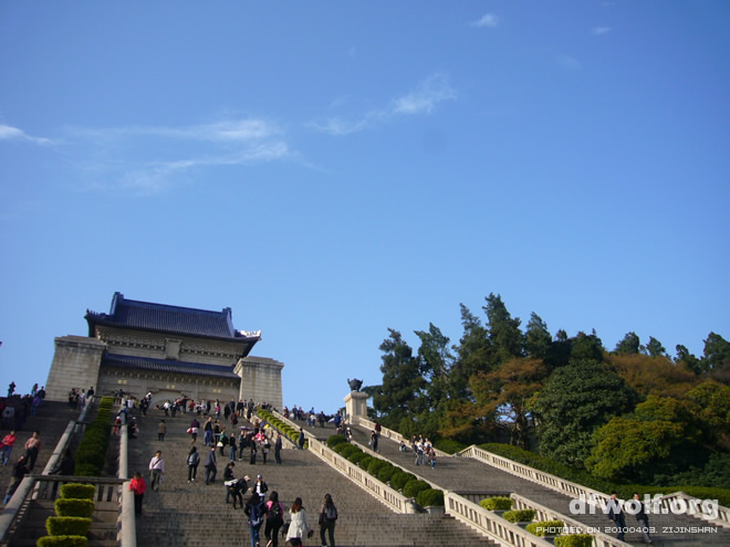 偶遇4月蓝天